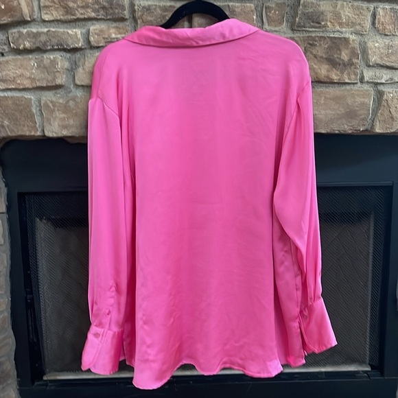 Pink button down blouse. Size is XXL - Picture 2 of 6